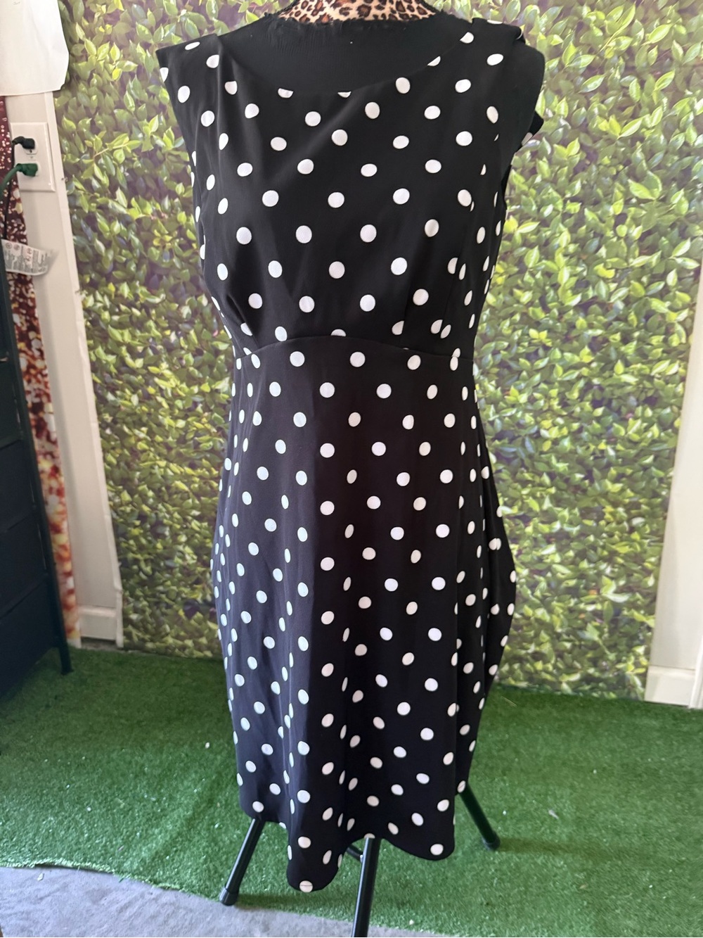 Classic Black & White Polka Dot Sleeveless Dress p32